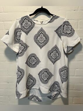 Madewell Medallion Print Hi Lo Top Cream Black Short Sleeve Size M Minimalist